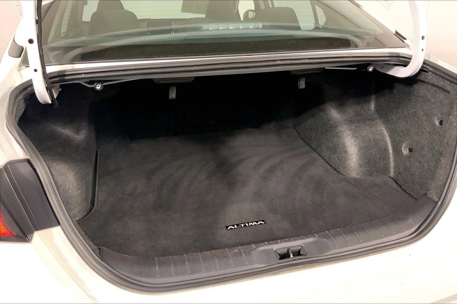 Used 2025 Nissan Altima 2.5 SV image 4