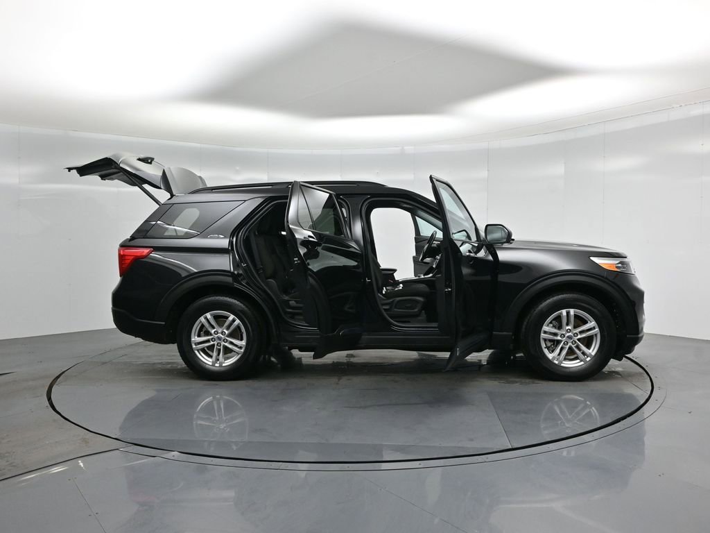 Certified 2022 Ford Explorer XLT image 5