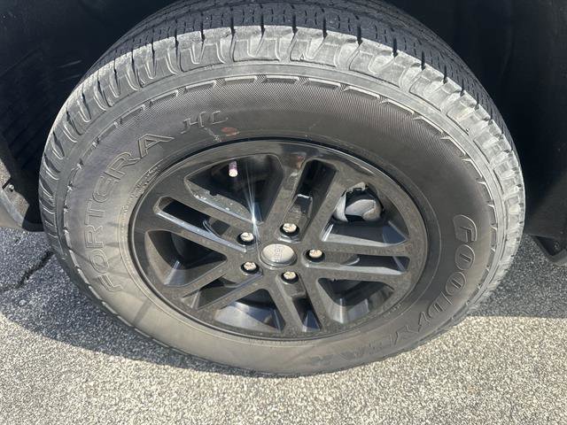 Used 2023 Jeep Grand Cherokee Laredo w/ Trailer Tow Prep Group (B) AWD/4WD image 18