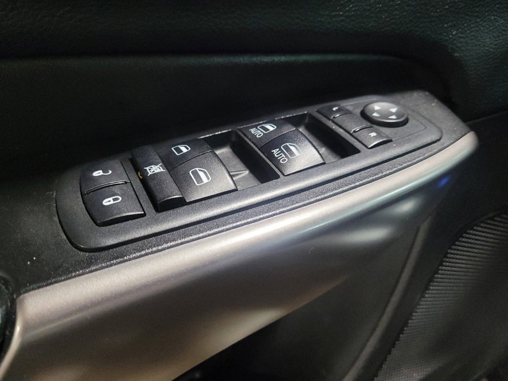 Used 2019 Jeep Cherokee Limited image 27