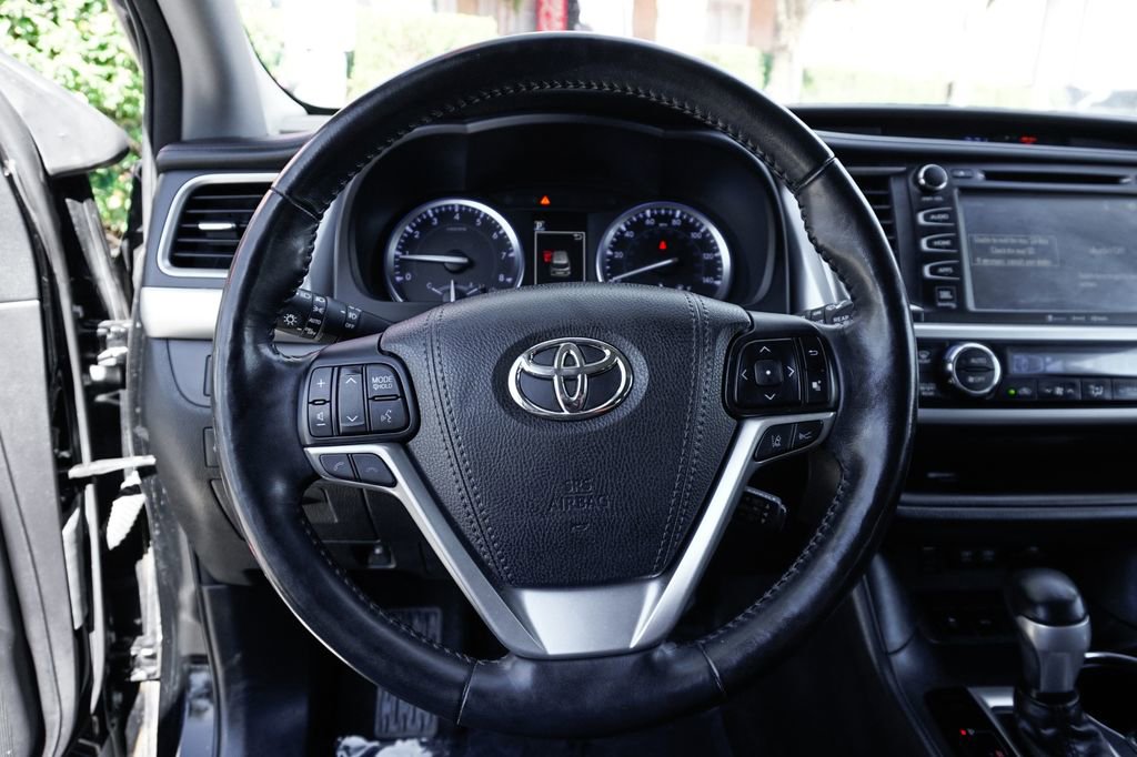 Used 2018 Toyota Highlander Limited Platinum image 24