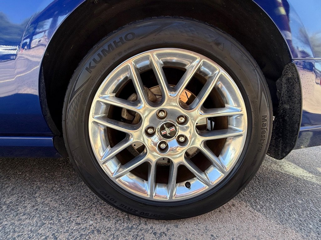 Used 2013 Ford Mustang Premium RWD image 4