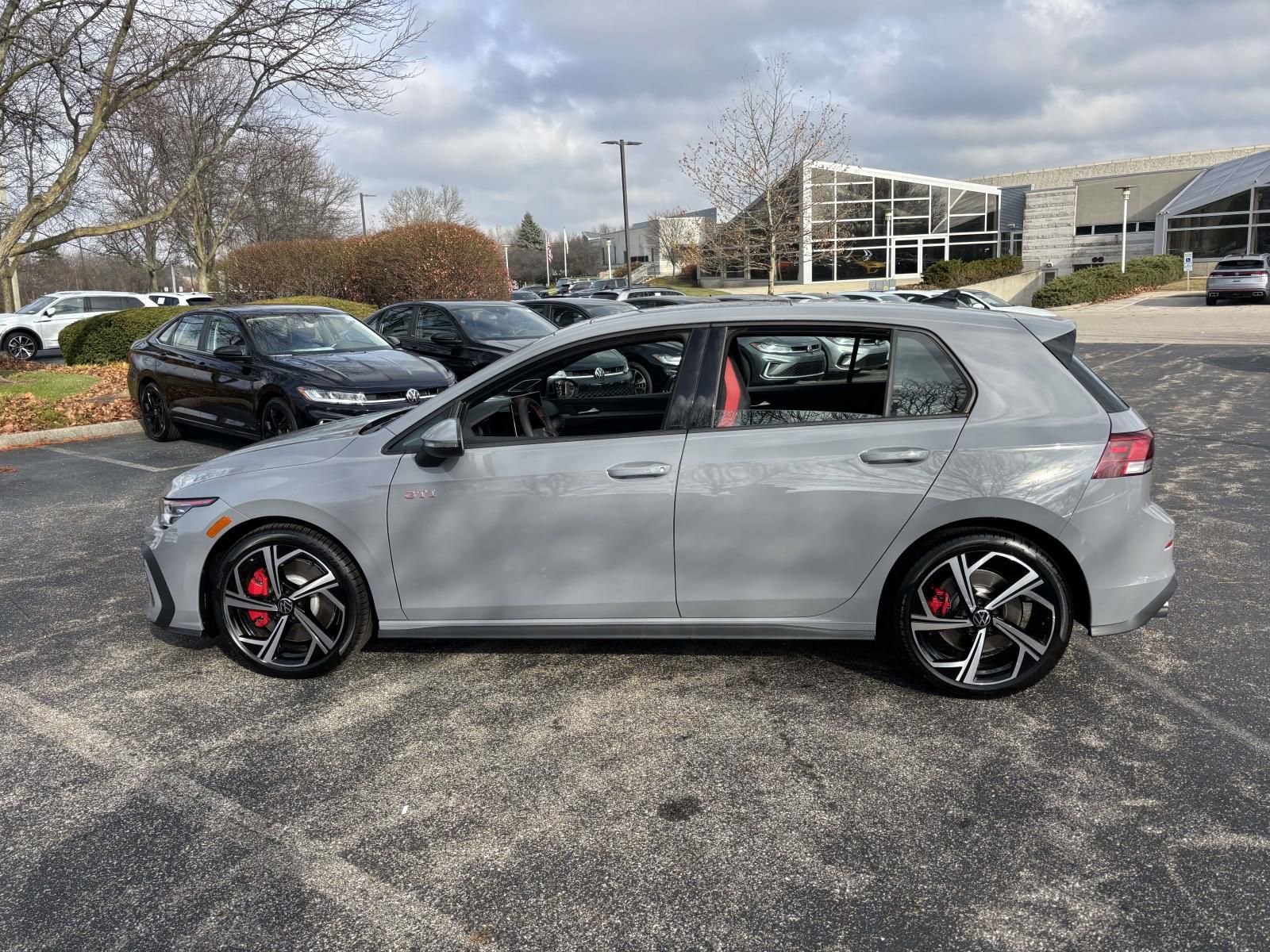 New 2026 Volkswagen GTI SE image 4