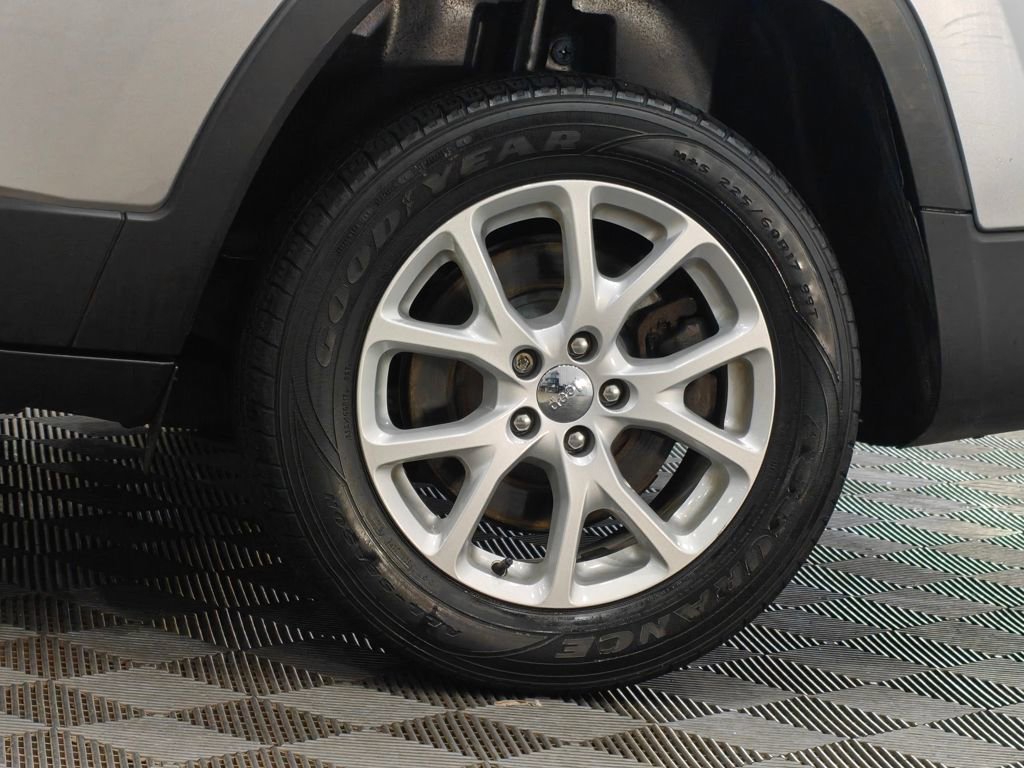 Used 2017 Jeep Cherokee Latitude w/ Cold Weather Group image 48