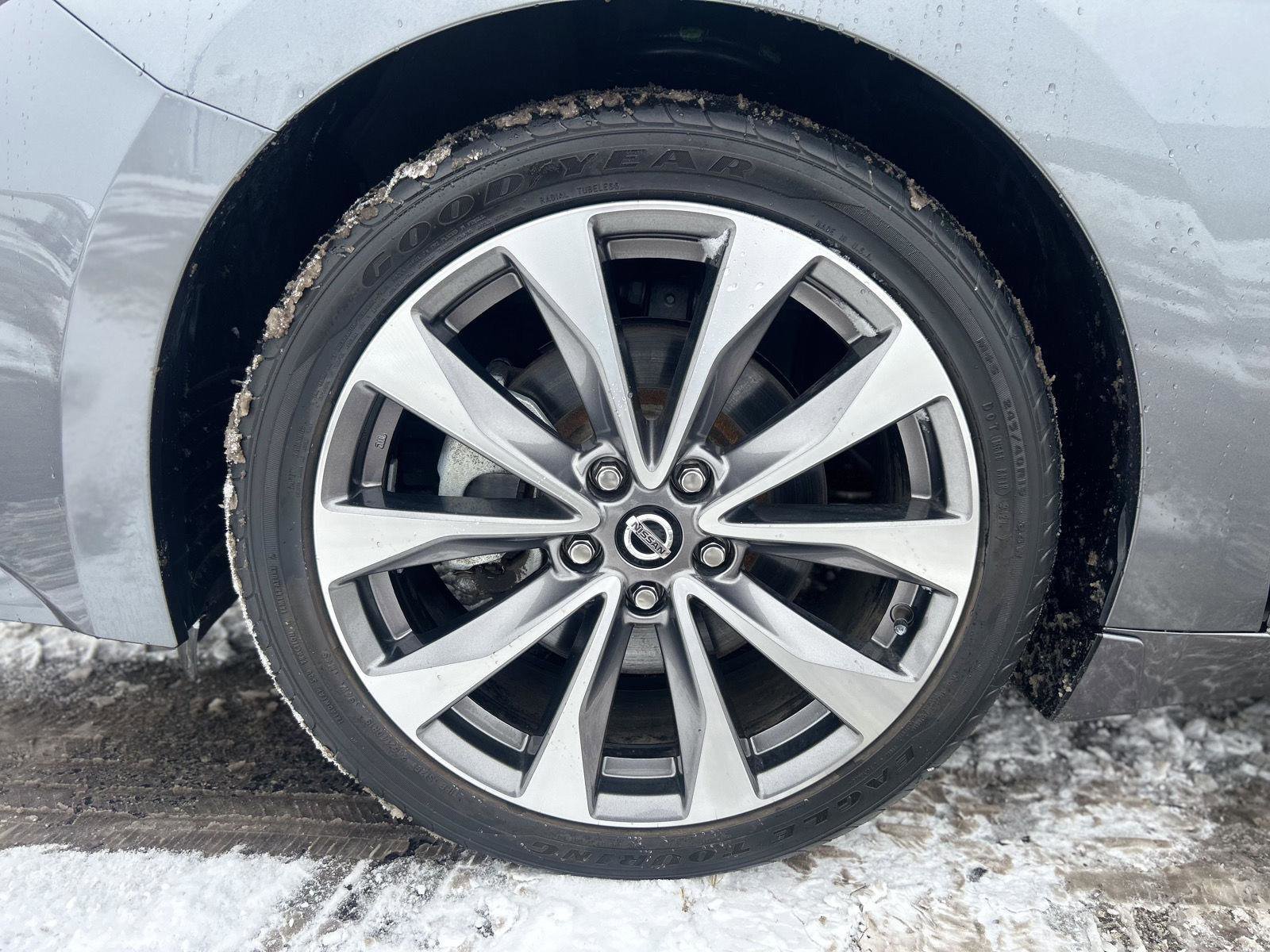 Used 2022 Nissan Maxima Platinum image 9