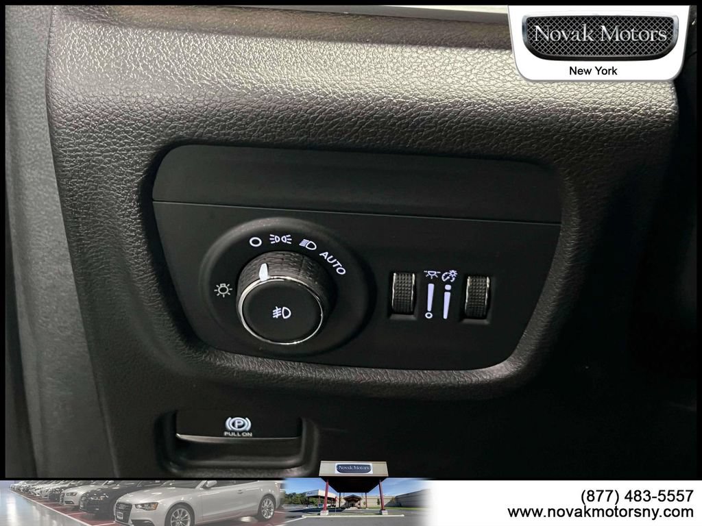 Used 2023 Jeep Grand Cherokee L Limited AWD/4WD image 23