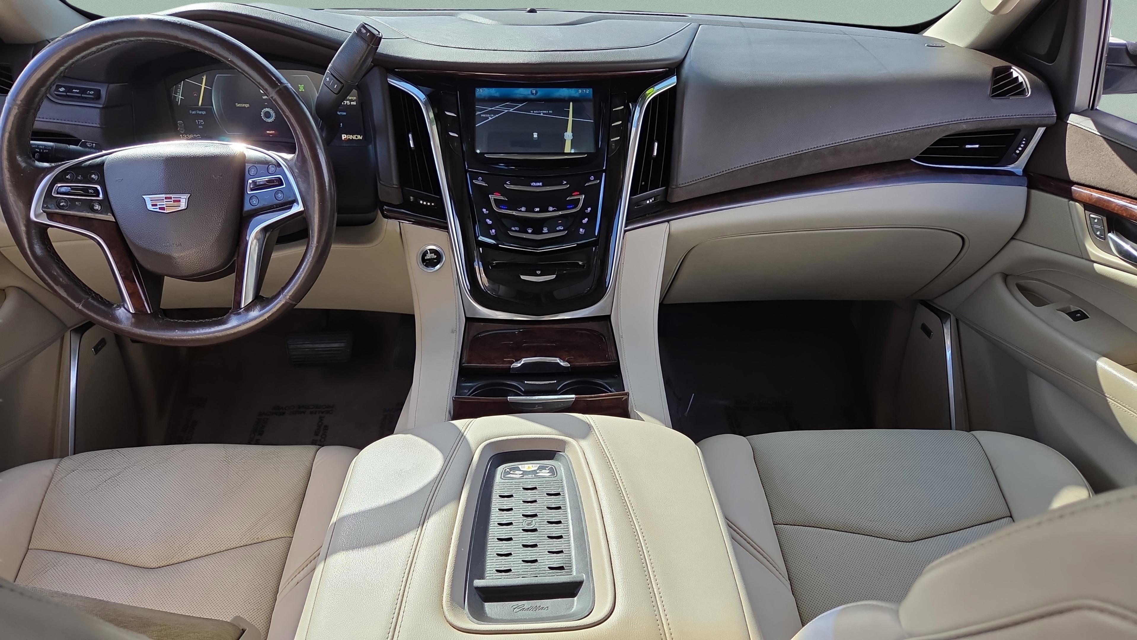 Used 2015 Cadillac Escalade Luxury image 14