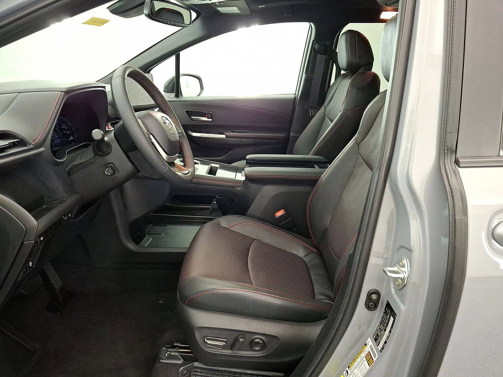 Used 2025 Toyota Sienna XSE w/ XSE Premium Package AWD/4WD image 11