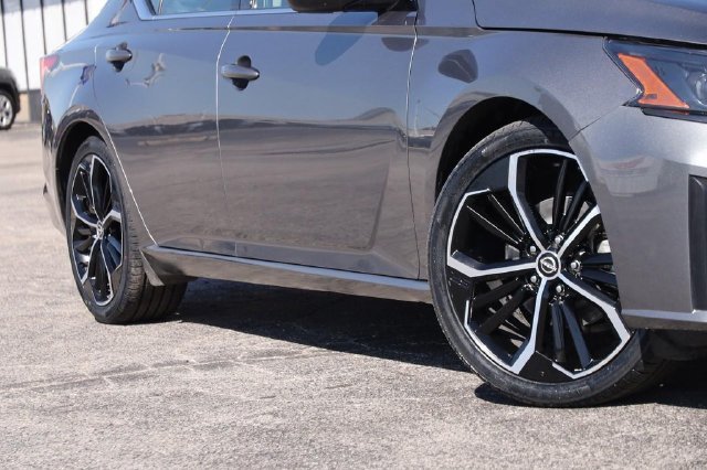 Certified 2024 Nissan Altima 2.5 SR FWD image 3
