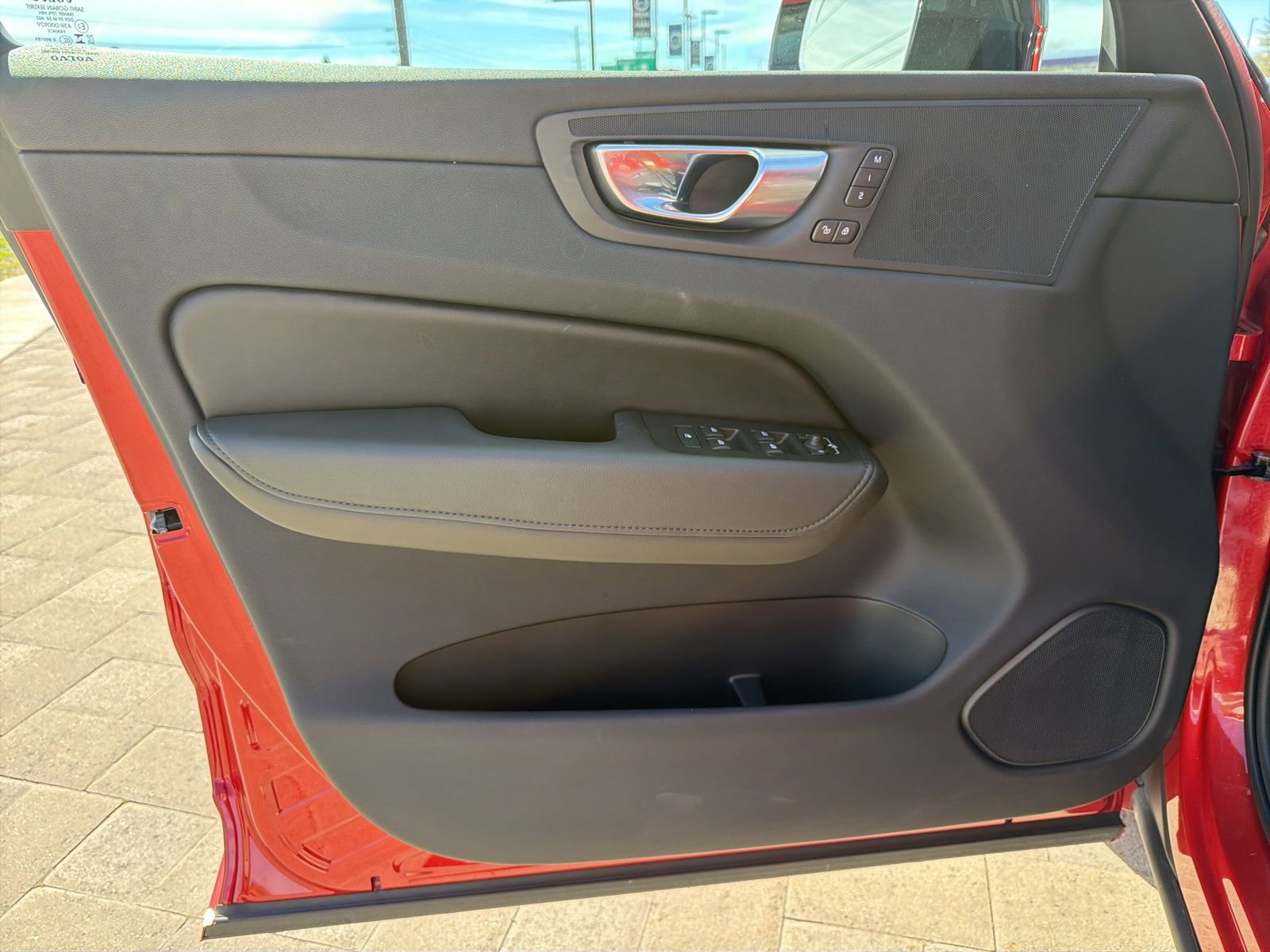 Certified 2025 Volvo XC60 B5 Core w/ Protection Package Premier AWD/4WD image 18