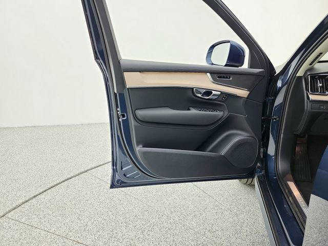 New 2026 Volvo XC90 B5 Core image 28