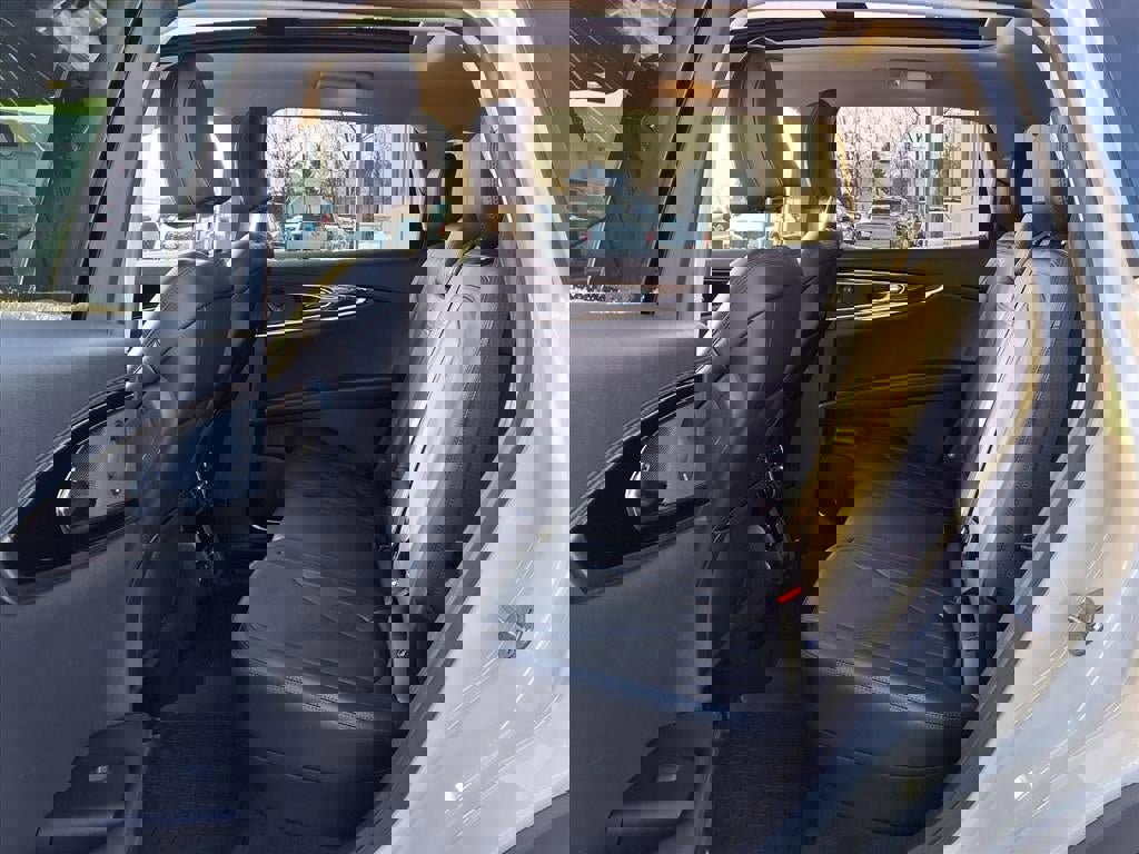 Used 2023 Lincoln Nautilus Reserve w/ Equipment Group 201A image 10