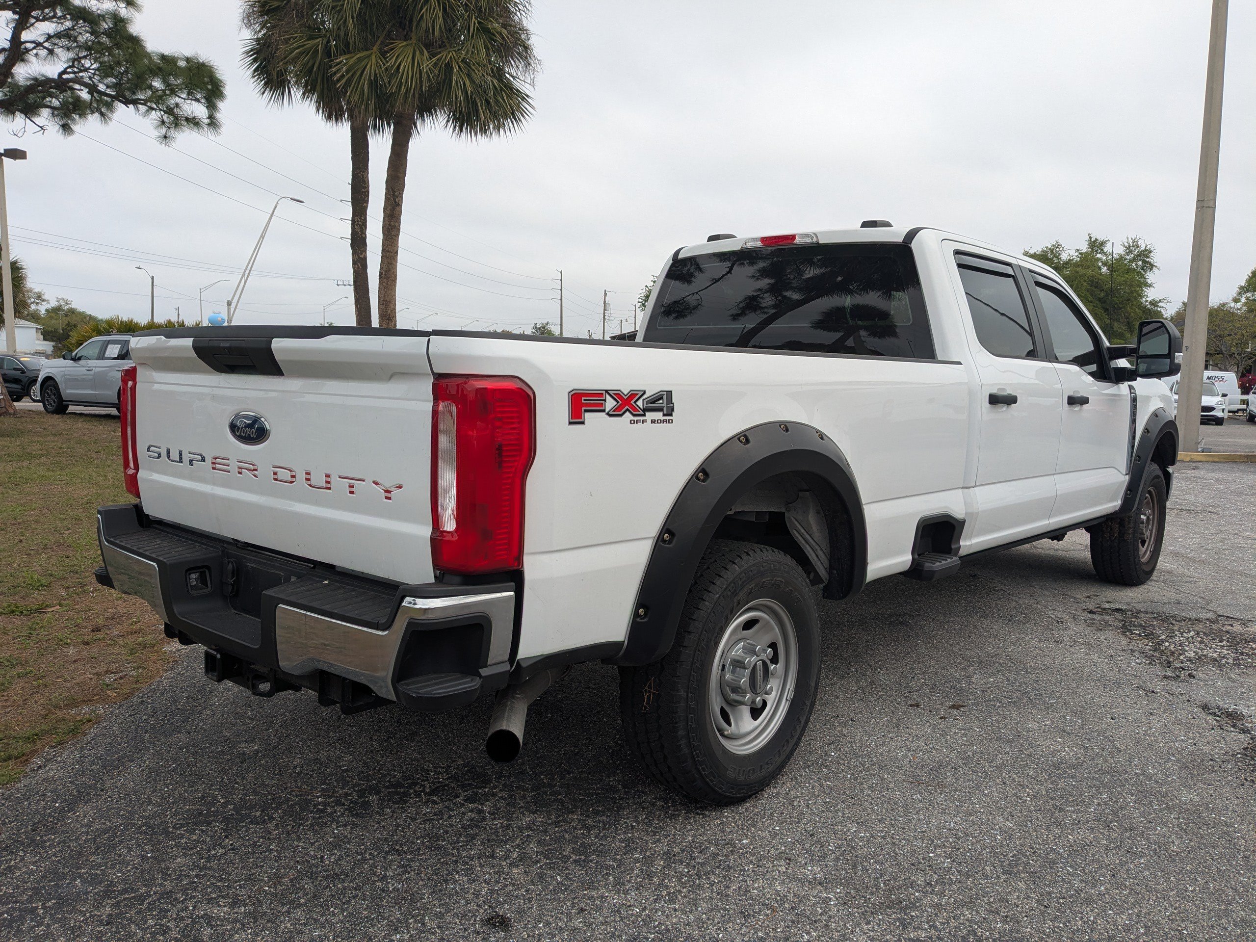 Used 2023 Ford F350 XL w/ FX4 Off-Road Package AWD/4WD image 4