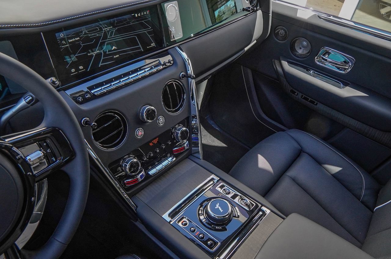 New 2026 Rolls-Royce Cullinan AWD/4WD image 28