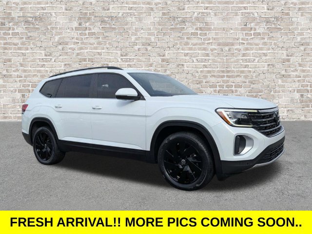 Used 2024 Volkswagen Atlas SE w/ Black Wheel Package