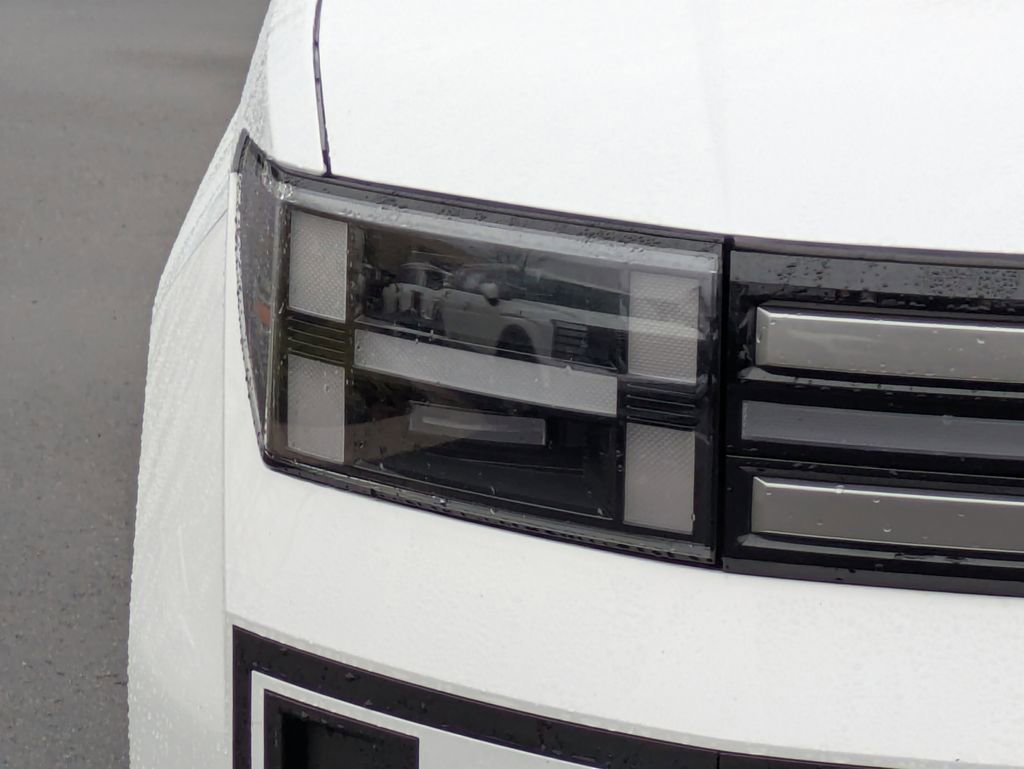 Used 2025 Hyundai Santa Fe SE image 9