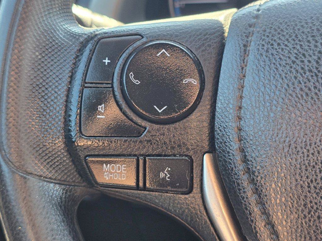 Used 2018 Toyota RAV4 LE w/ All Weather Liner Package FWD image 30