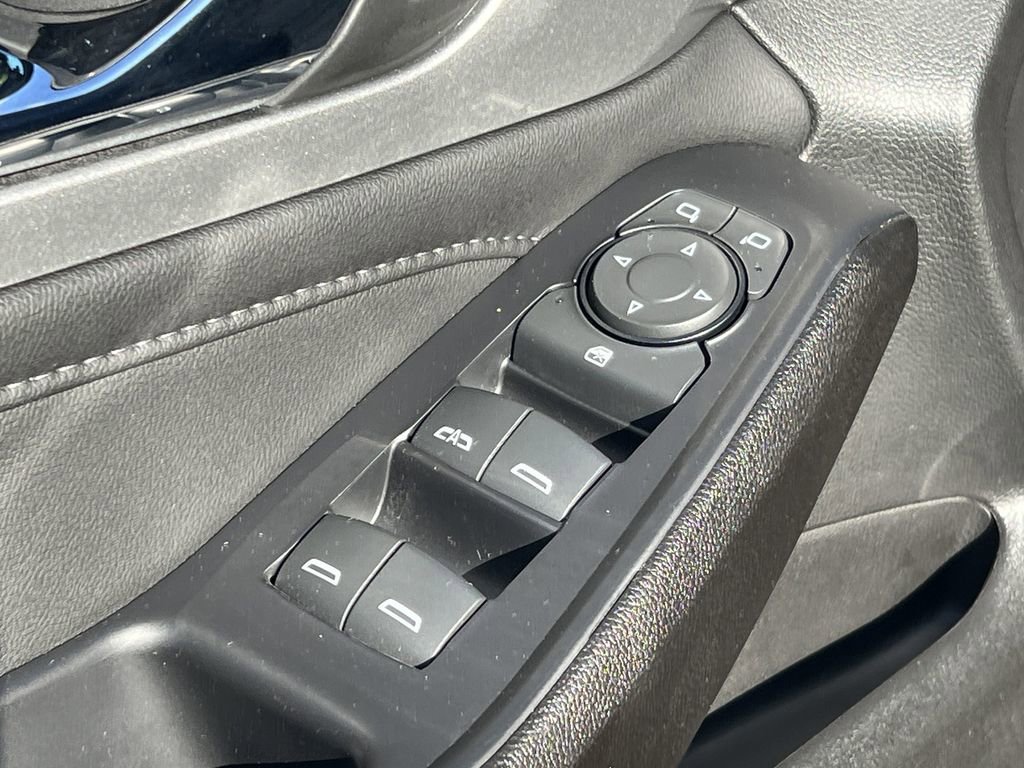 Used 2022 Chevrolet Traverse LT image 16