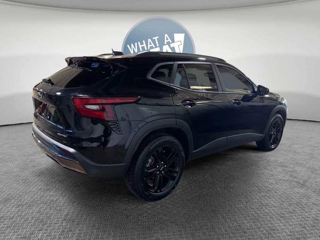 Used 2024 Chevrolet Trax ACTIV w/ Sunroof Package FWD image 3