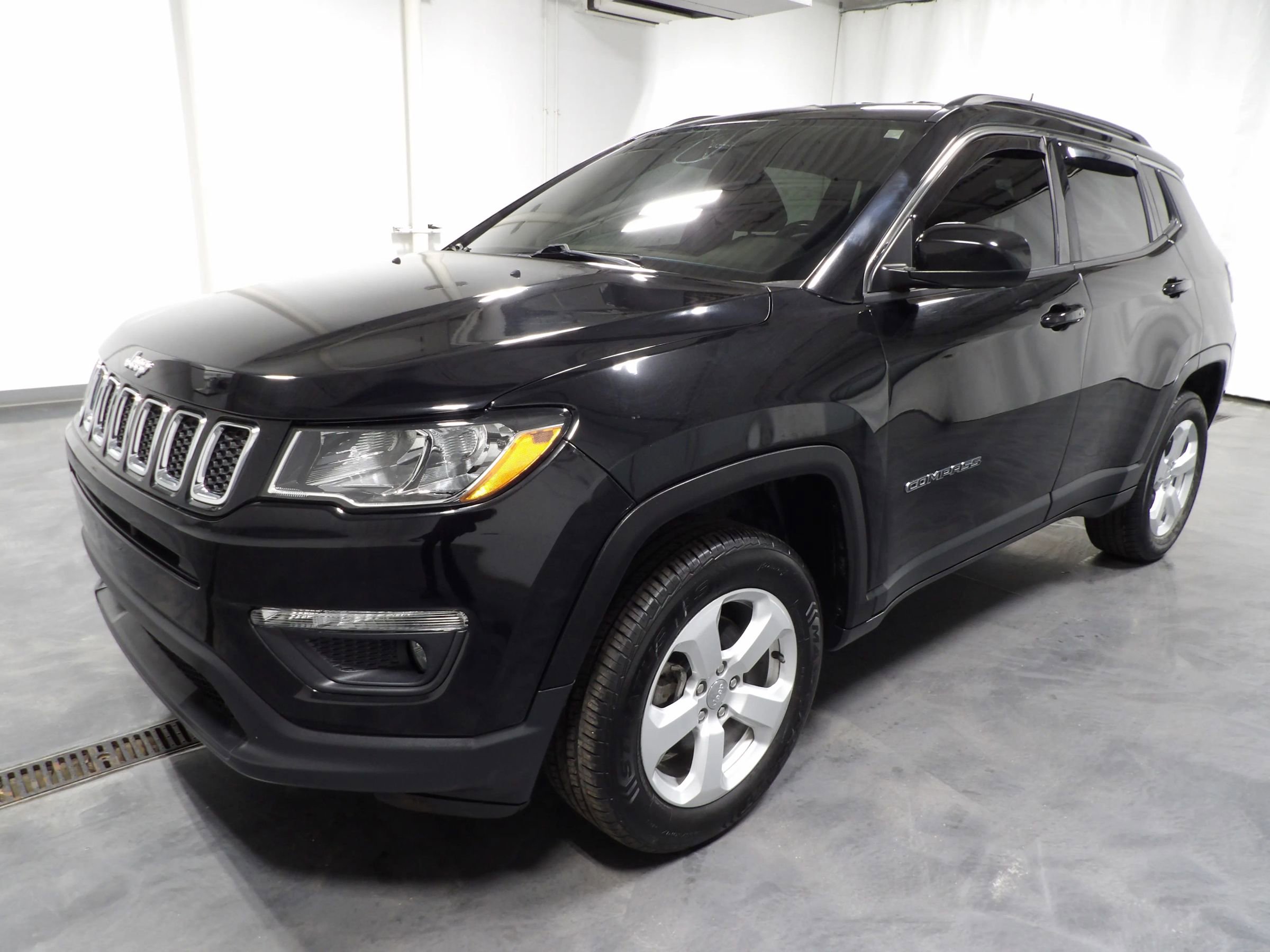 Used 2020 Jeep Compass Latitude AWD/4WD image 3