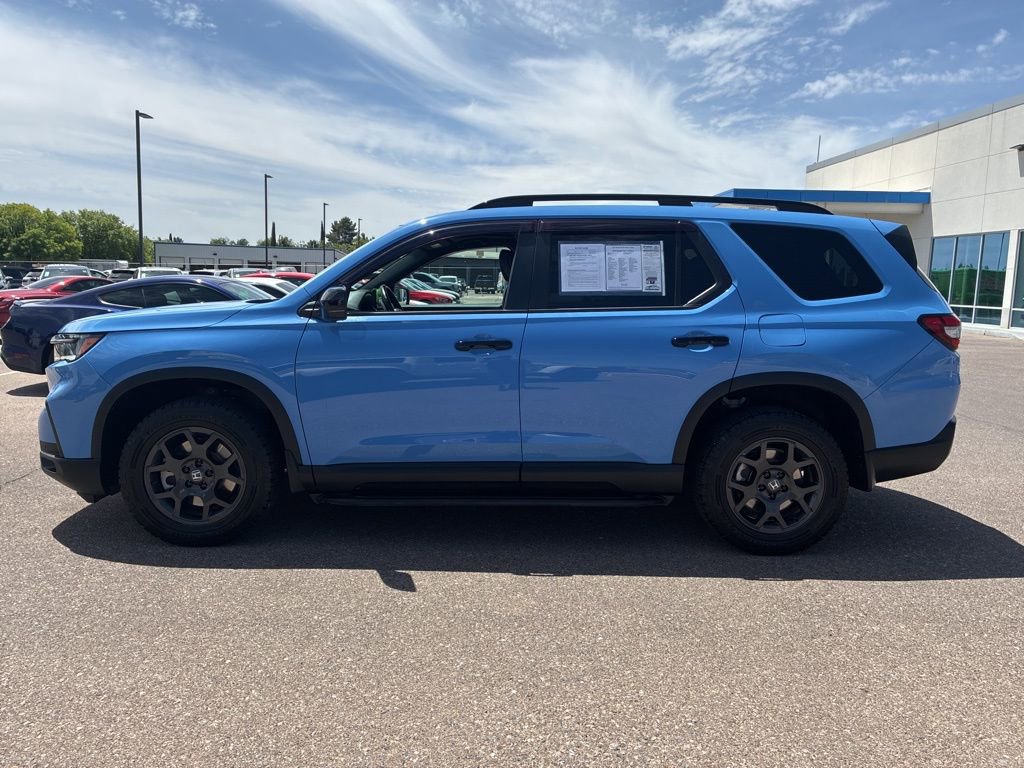 Certified 2024 Honda Pilot TrailSport image 2
