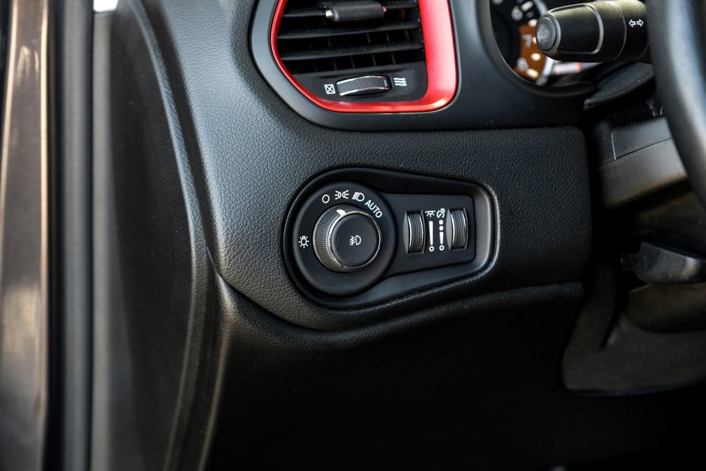 Used 2021 Jeep Renegade Trailhawk image 39
