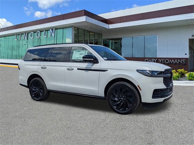 New 2025 Lincoln Navigator Reserve w/ Jet Appearance Package image 2