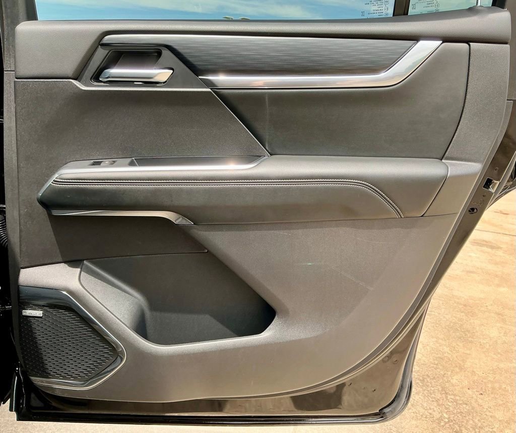 Used 2025 GMC Acadia Elevation image 26