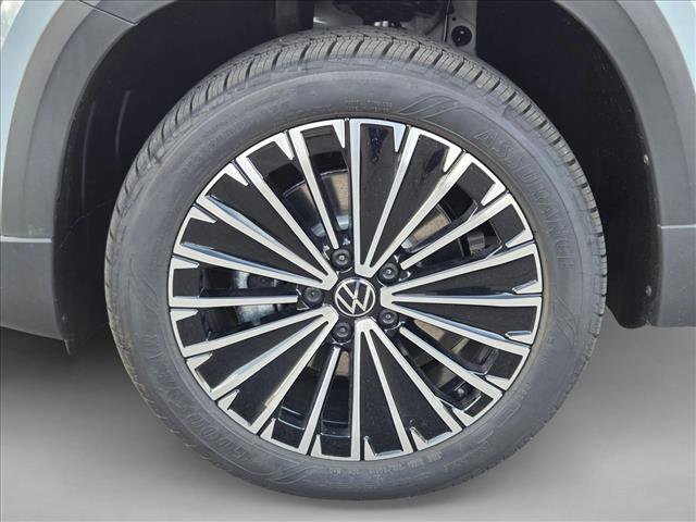 New 2026 Volkswagen Taos SE FWD image 10
