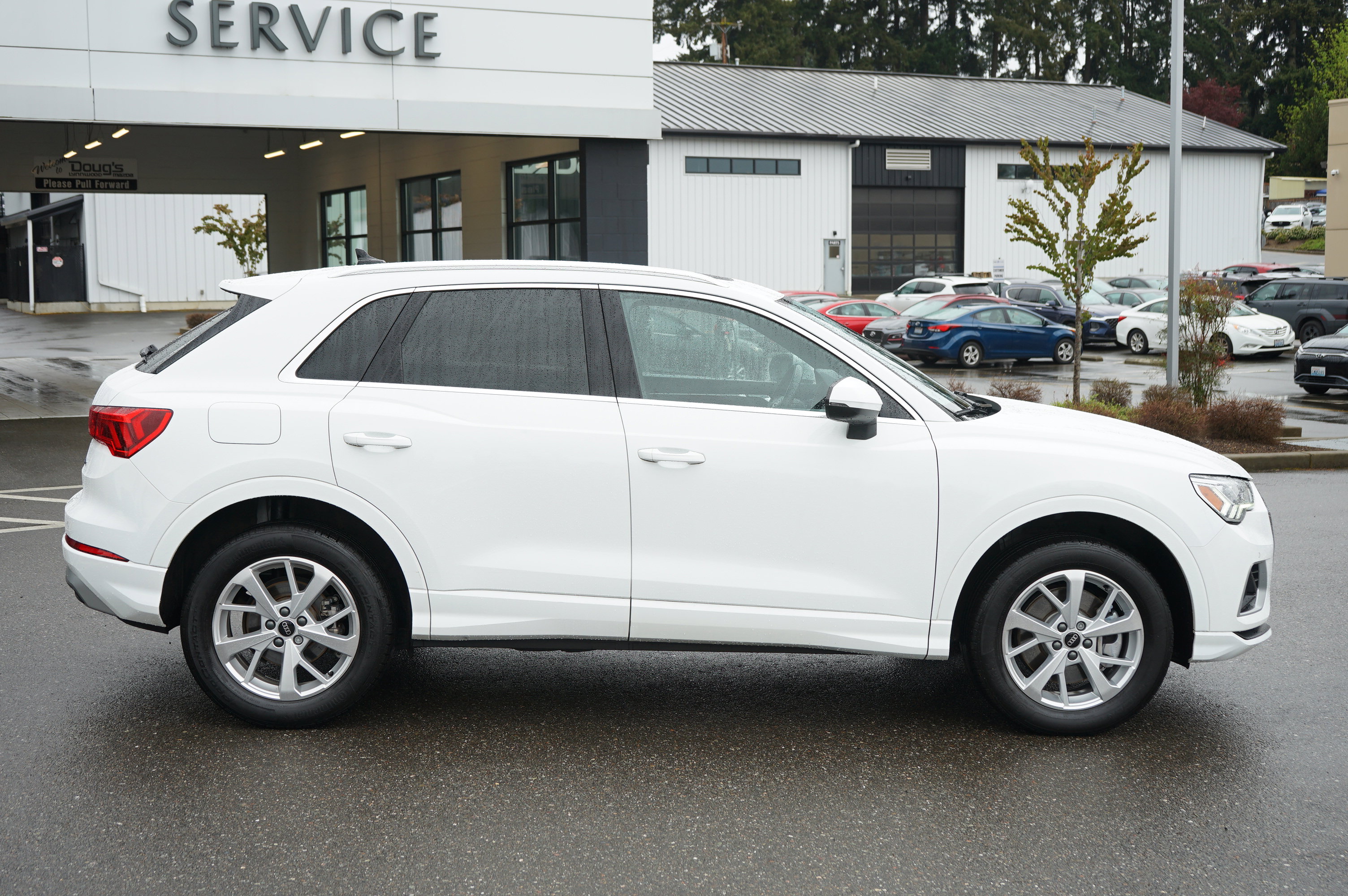 Used 2023 Audi Q3 2.0T Premium AWD/4WD image 2