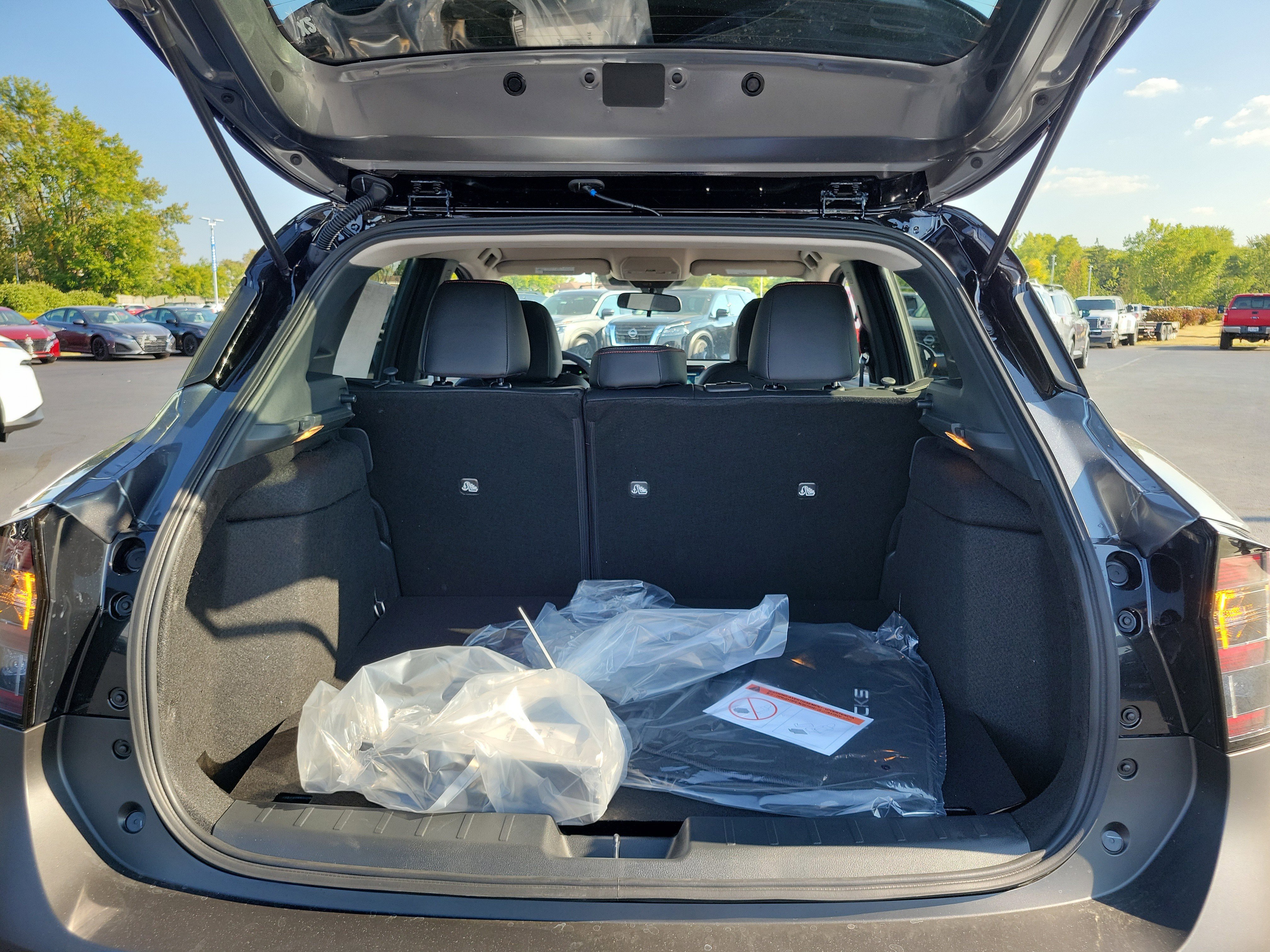 New 2026 Nissan Kicks SR w/ Cold Weather Package AWD/4WD image 8