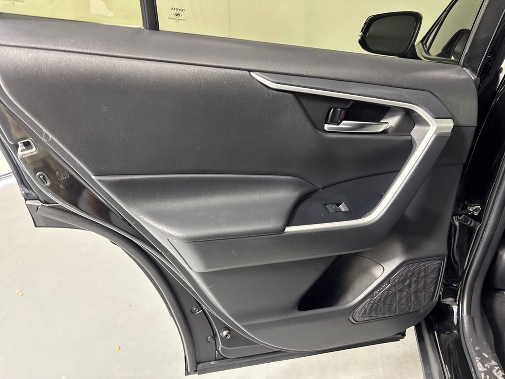 Used 2022 Toyota RAV4 XLE image 32