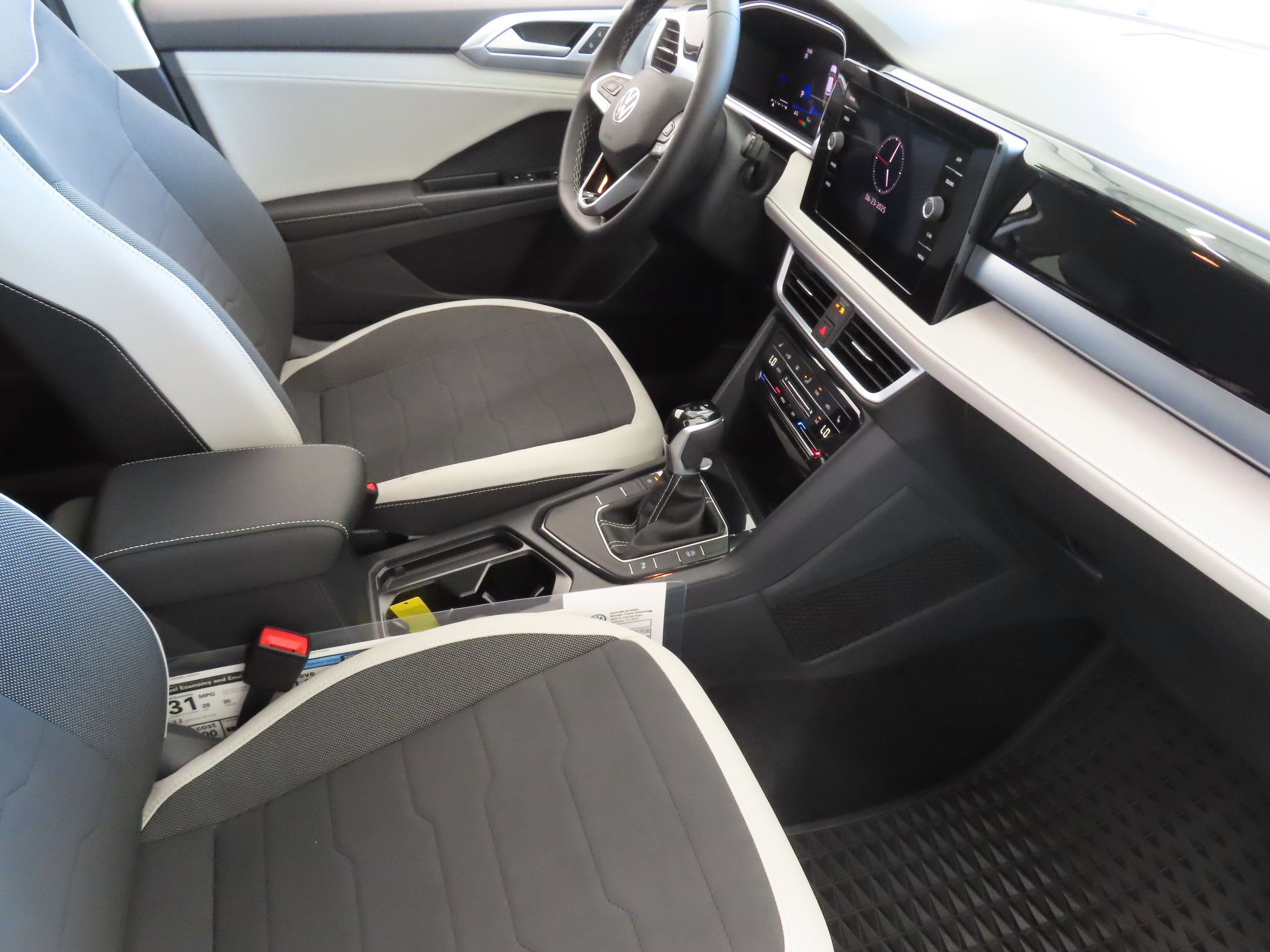 New 2025 Volkswagen Taos SE image 25