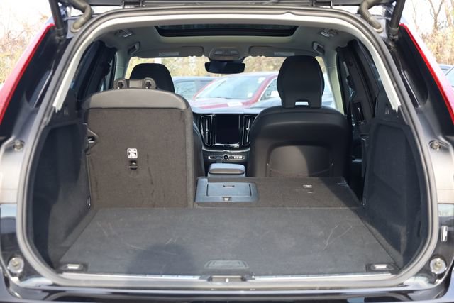 Used 2025 Volvo XC60 B5 Plus image 25