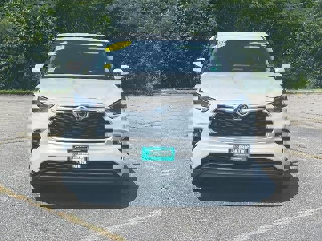 Used 2022 Toyota Highlander LE image 4