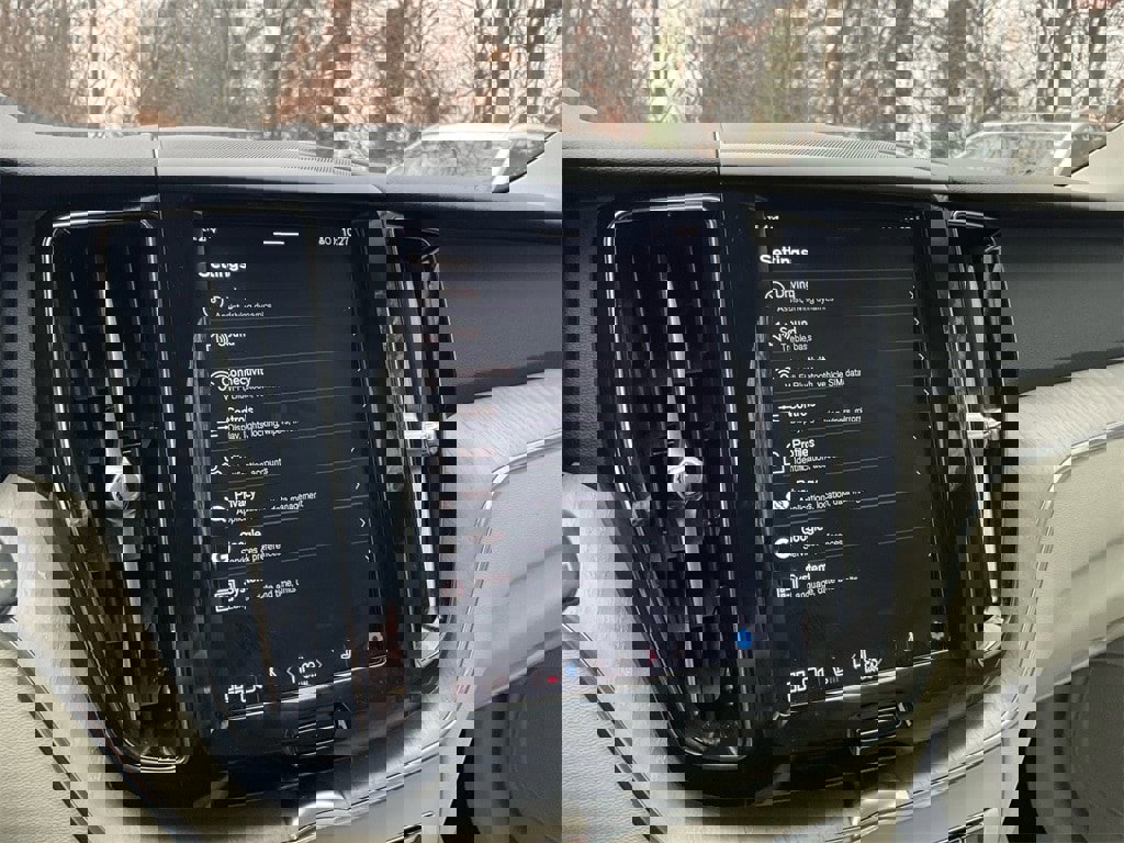 Certified 2023 Volvo XC60 B5 Plus image 22