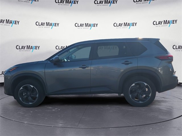 Used 2024 Nissan Rogue SV image 2
