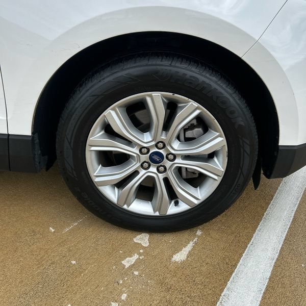 Used 2021 Ford Edge Titanium FWD image 29