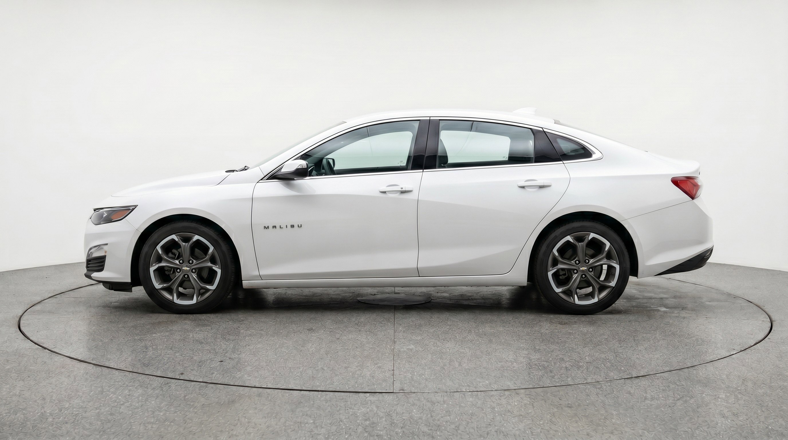 Used 2024 Chevrolet Malibu LT FWD image 5