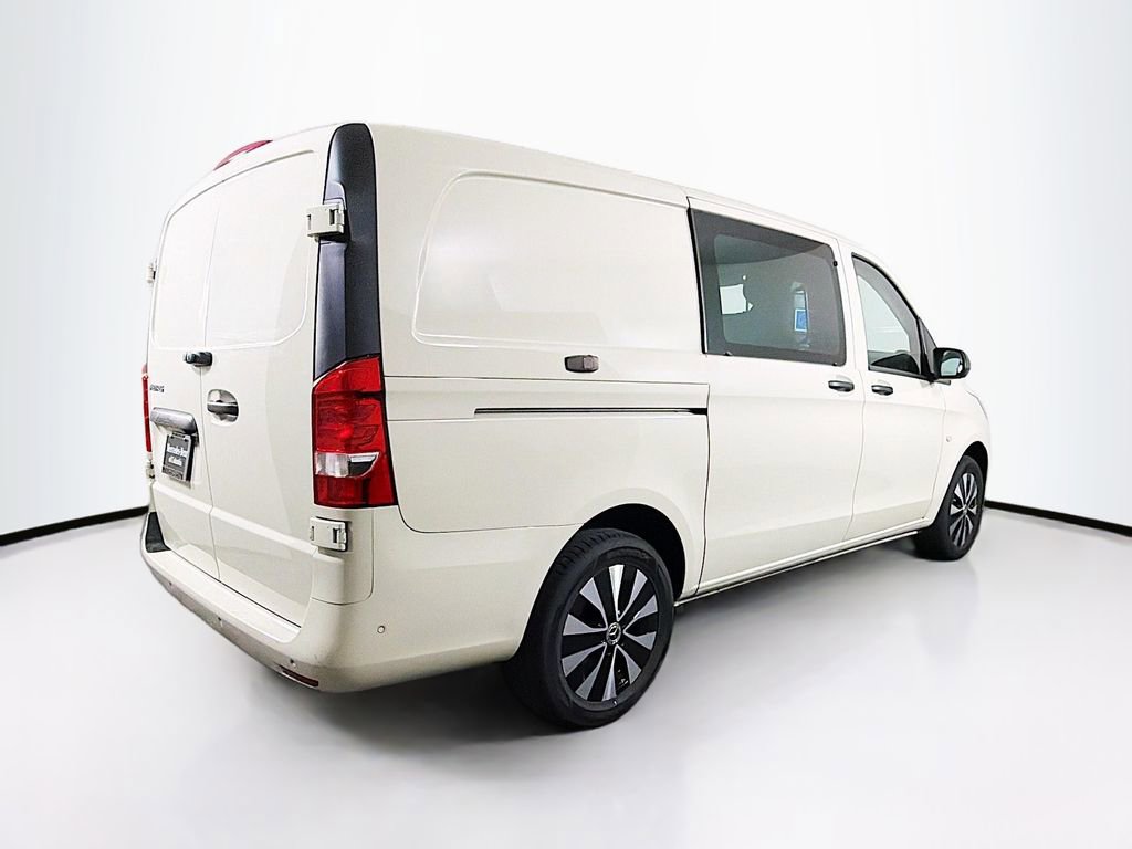 Used 2023 Mercedes-Benz Metris image 7