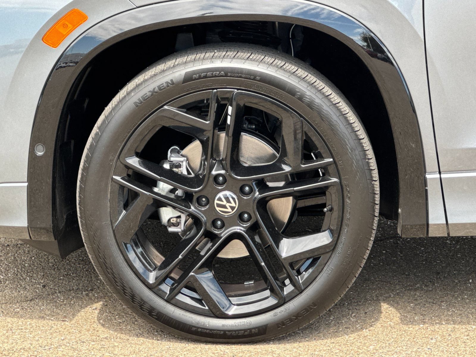 New 2026 Volkswagen Tiguan SE R-Line FWD image 25