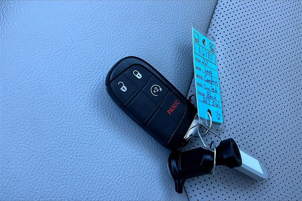 Used 2022 Jeep Compass Limited image 11