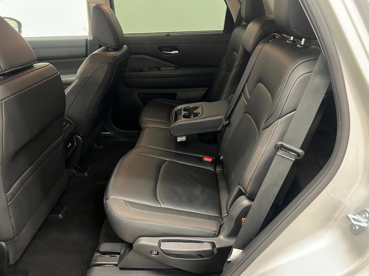 Used 2025 Nissan Pathfinder SL image 26