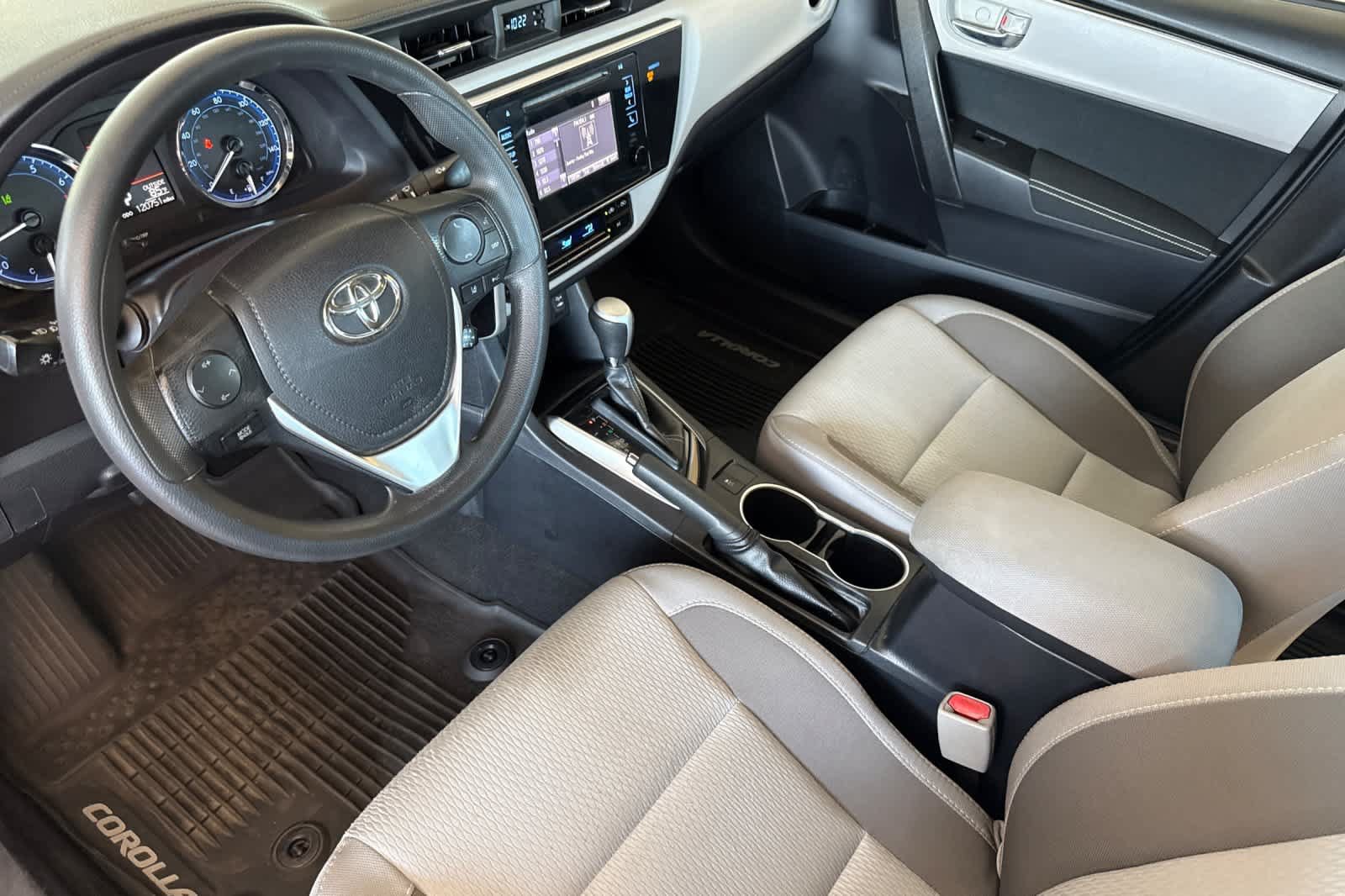 Used 2018 Toyota Corolla LE FWD image 9