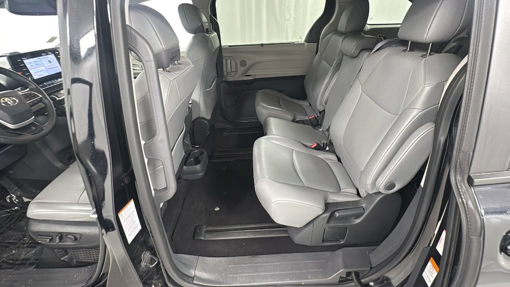 Used 2024 Toyota Sienna XLE image 16
