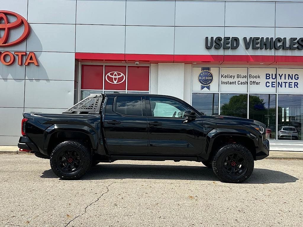 Used 2025 Toyota Tacoma TRD Pro AWD/4WD image 7