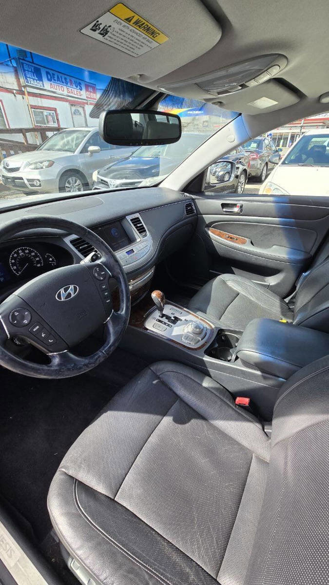 Used 2009 Hyundai Genesis 3.8 w/ Technology Pkg 4 RWD image 6