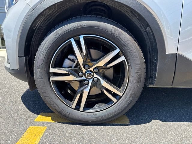 Certified 2025 Volvo XC40 B5 Core AWD/4WD image 9