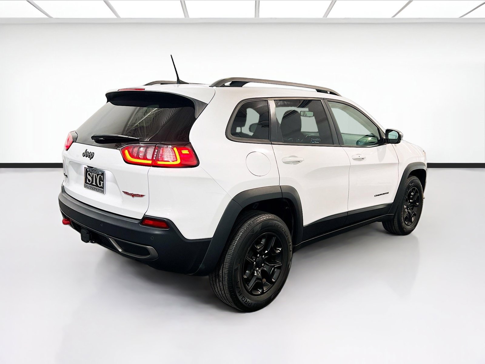 Used 2019 Jeep Cherokee Trailhawk w/ Trailer Tow Group AWD/4WD image 4