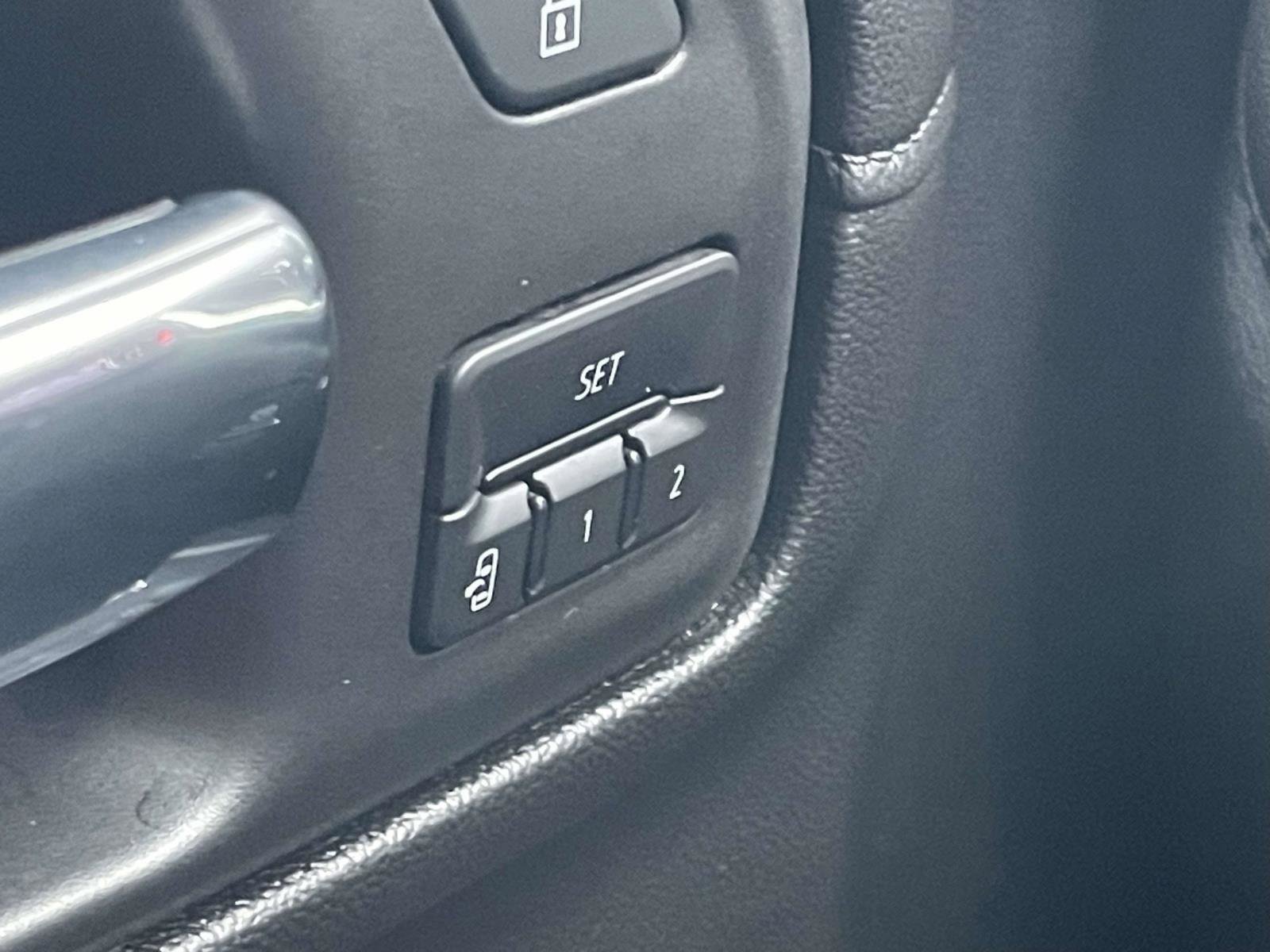 Used 2020 Chevrolet Silverado 2500 LTZ w/ LTZ Premium Package image 15